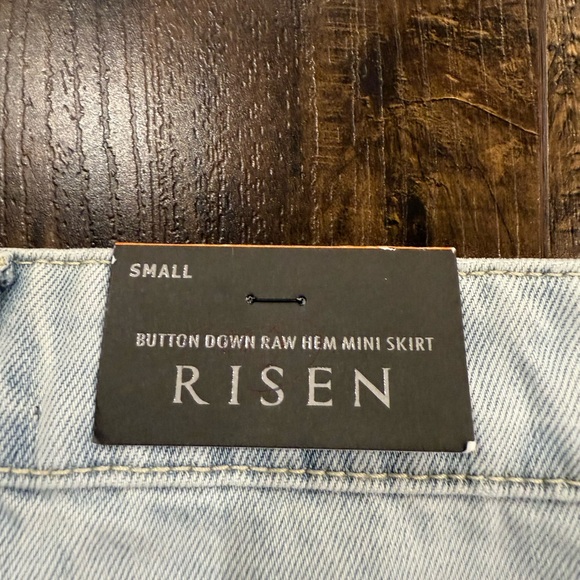 NWT Risen button down raw hem‎ denim mini skirt light wash size small - Picture 5 of 7